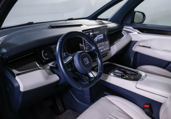 Подержанный автомобиль Zeekr 009 2023 года (15 фото)