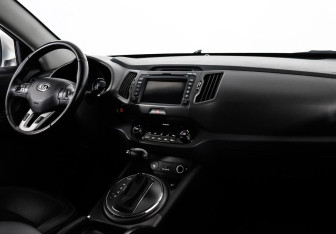 Подержанный автомобиль Kia Sportage 2012 года (7 фото)