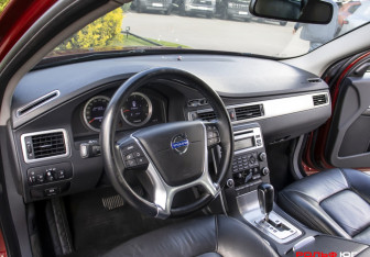 Подержанный автомобиль Volvo XC70 2010 года (24 фото)