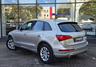 Подержанный автомобиль Audi Q5 2015 года (6 фото)