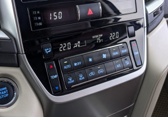 Подержанный автомобиль Toyota Land Cruiser Suv 2021 года (21 фото)