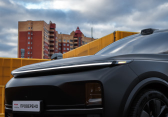 Подержанный автомобиль LiXiang L9 2023 года (17 фото)