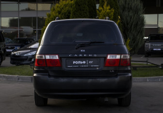 Подержанный автомобиль Kia Carens 2005 года (6 фото)