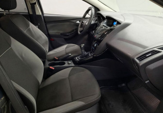 Подержанный автомобиль Ford Focus Hatchback 2011 года (9 фото)