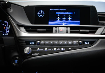 Подержанный автомобиль Lexus ES 2020 года (19 фото)