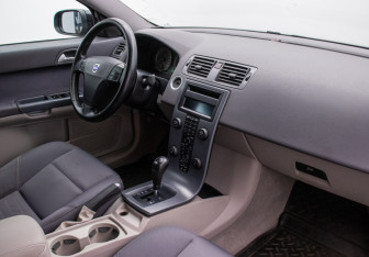 Подержанный автомобиль Volvo S40 2007 года (10 фото)