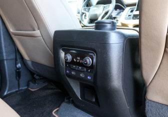 Подержанный автомобиль Chevrolet Tahoe 2022 года (30 фото)