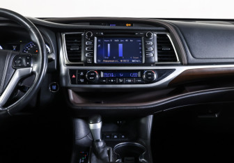 Подержанный автомобиль Toyota Highlander 2014 года (17 фото)