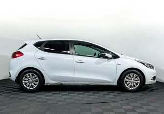 Подержанный автомобиль Kia Ceed Hatchback 2014 года (4 фото)