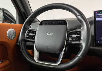 Подержанный автомобиль LiXiang L7 2024 года (11 фото)