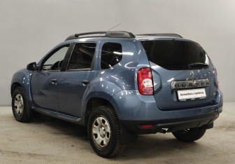 Подержанный автомобиль Renault Duster 2014 года (7 фото)