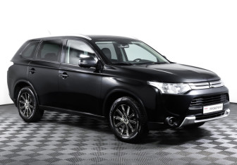 Подержанный автомобиль Mitsubishi Outlander 2014 года (3 фото)
