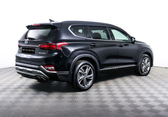 Подержанный автомобиль Hyundai Santa Fe 2018 года (5 фото)