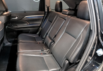 Подержанный автомобиль Toyota Highlander 2018 года (18 фото)