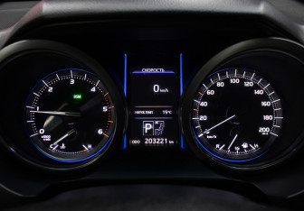 Подержанный автомобиль Toyota Land Cruiser Prado 2015 года (11 фото)