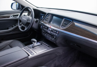 Подержанный автомобиль Genesis G80 2019 года (10 фото)