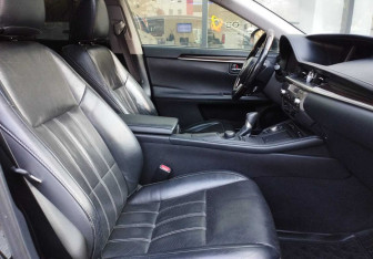 Подержанный автомобиль Lexus ES 2016 года (10 фото)