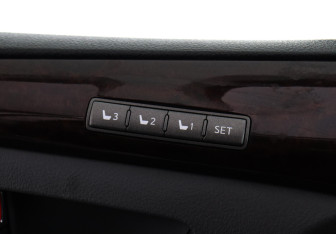 Подержанный автомобиль Lexus LX 2008 года (17 фото)