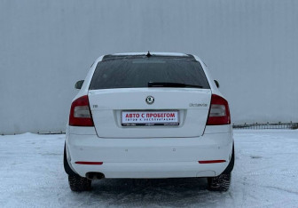 Подержанный автомобиль Skoda Octavia Liftback 2013 года (6 фото)