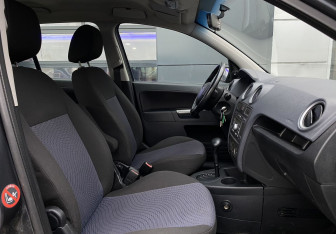 Подержанный автомобиль Ford Fusion 2008 года (18 фото)