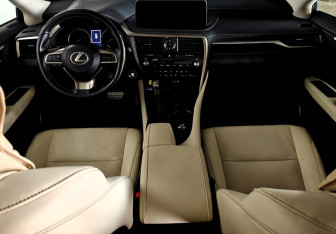 Подержанный автомобиль Lexus RX 2022 года (11 фото)