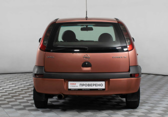 Подержанный автомобиль Opel Corsa 2001 года (6 фото)