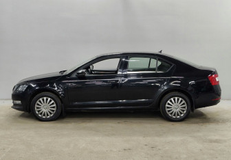 Подержанный автомобиль Skoda Octavia Liftback 2018 года (8 фото)