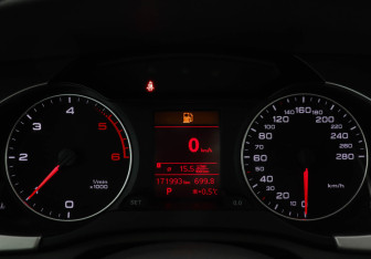 Подержанный автомобиль Audi A4 Sedan 2011 года (11 фото)