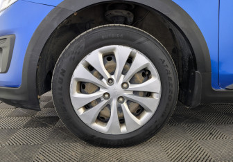 Подержанный автомобиль Kia Rio Hatchback 2019 года (12 фото)