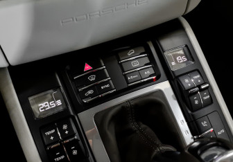 Подержанный автомобиль Porsche Macan 2017 года (24 фото)