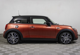 Подержанный автомобиль MINI Hatch 2020 года (5 фото)