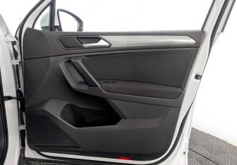 Подержанный автомобиль Volkswagen Tiguan 2021 года (24 фото)