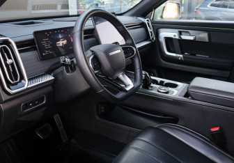 Подержанный автомобиль Jaecoo J7 2024 года (12 фото)