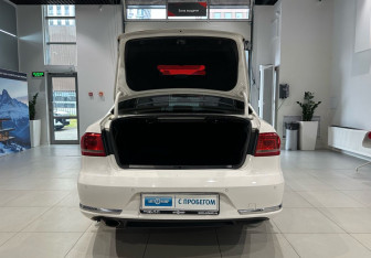 Подержанный автомобиль Volkswagen Passat Sedan 2012 года (9 фото)