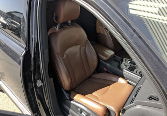 Подержанный автомобиль Audi Q7 2017 года (24 фото)