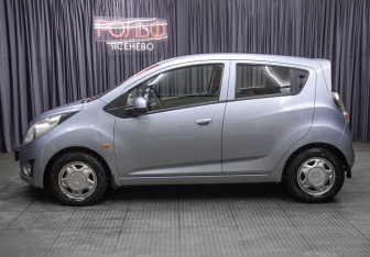Подержанный автомобиль Chevrolet Spark 2011 года (8 фото)