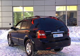 Подержанный автомобиль Kia Sorento 2007 года (8 фото)