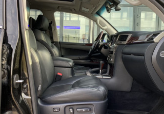Подержанный автомобиль Lexus LX 2015 года (19 фото)