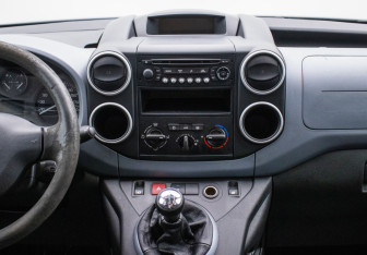 Подержанный автомобиль Citroen Berlingo 2012 года (14 фото)