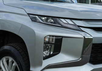 Подержанный автомобиль Mitsubishi L200 2022 года (16 фото)