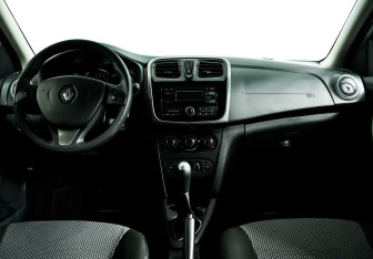 Подержанный автомобиль Renault Logan Sedan 2014 года (9 фото)