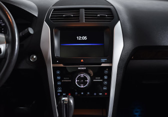 Подержанный автомобиль Ford Explorer 2015 года (15 фото)