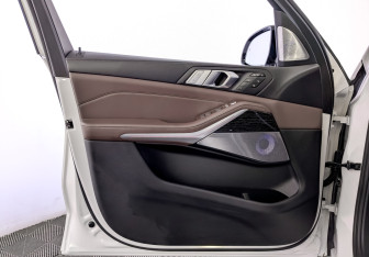 Подержанный автомобиль BMW X7 2019 года (19 фото)