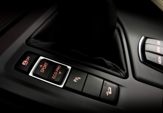 Подержанный автомобиль BMW X1 2022 года (27 фото)