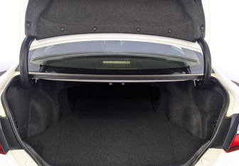 Подержанный автомобиль Toyota Camry Sedan 2015 года (10 фото)