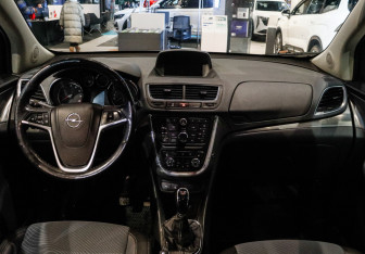 Подержанный автомобиль Opel Mokka 2013 года (9 фото)