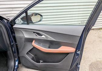 Подержанный автомобиль Omoda C5 2024 года (25 фото)