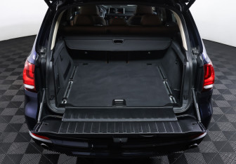 Подержанный автомобиль BMW X5 2016 года (10 фото)