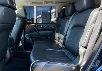 Подержанный автомобиль Infiniti QX80 2017 года (10 фото)