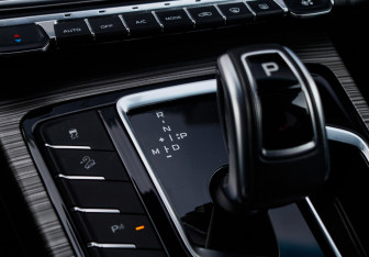 Подержанный автомобиль Geely Atlas Pro 2022 года (17 фото)